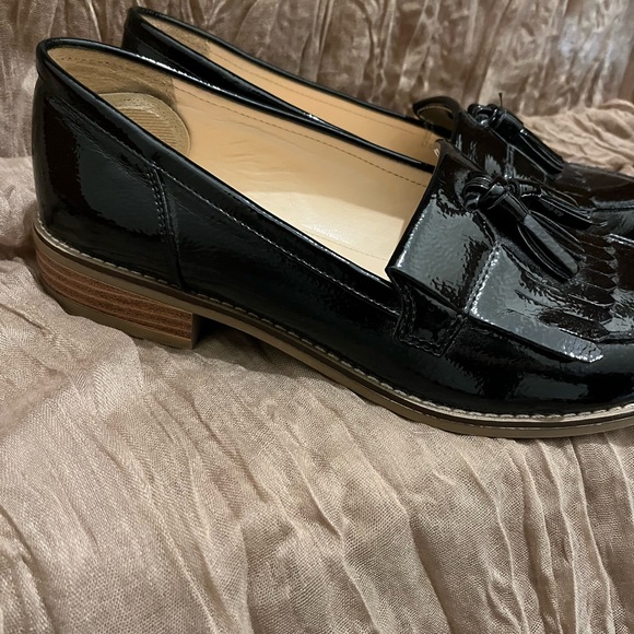 Women's Black Patent Leather Tassel Loafers With Heel Taps - Picture 3 of 5